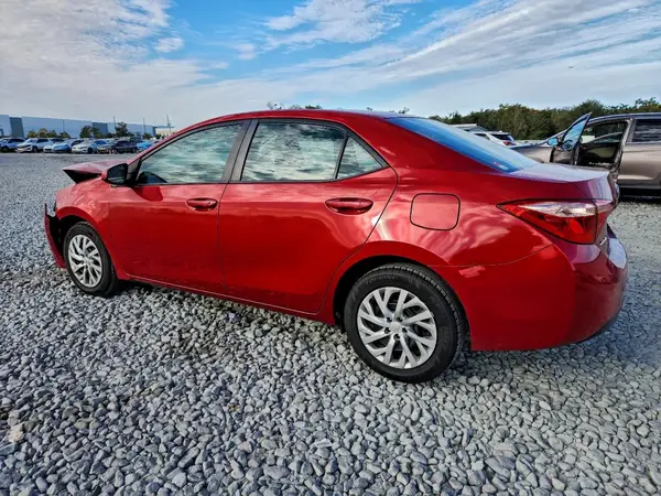 5YFBURHE3JP813485 2018 TOYOTA COROLLA - Image 2