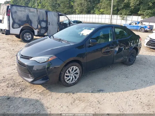 5YFBURHE3JP814751 2018 TOYOTA COROLLA - Image 2