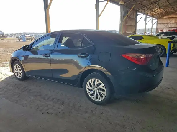 5YFBURHE3JP815396 2018 TOYOTA COROLLA - Image 2