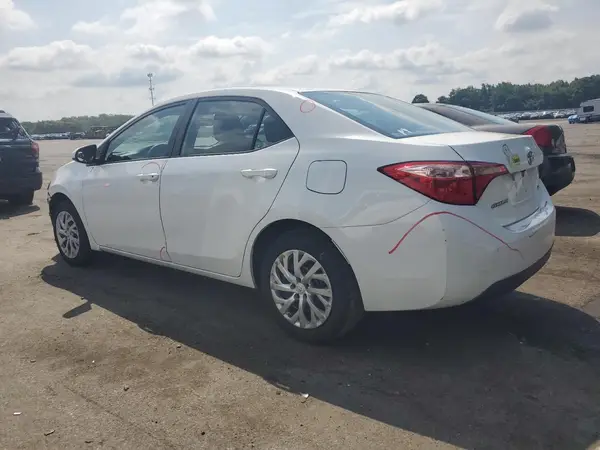 5YFBURHE3JP815530 2018 TOYOTA COROLLA - Image 2