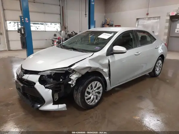 5YFBURHE3JP817066 2018 TOYOTA COROLLA - Image 2