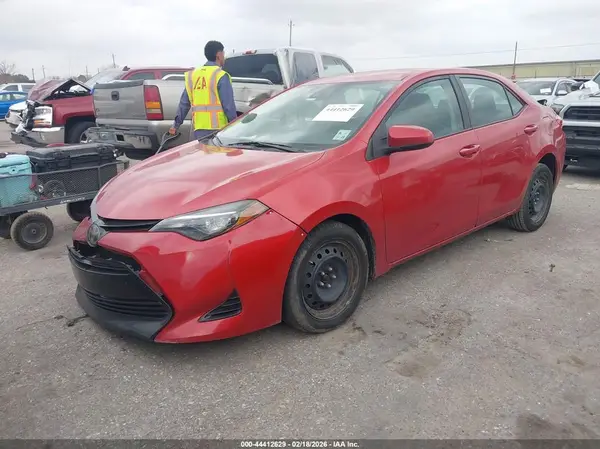 5YFBURHE3JP817181 2018 TOYOTA COROLLA - Image 2