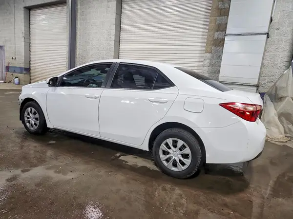 5YFBURHE3JP817391 2018 TOYOTA COROLLA - Image 2