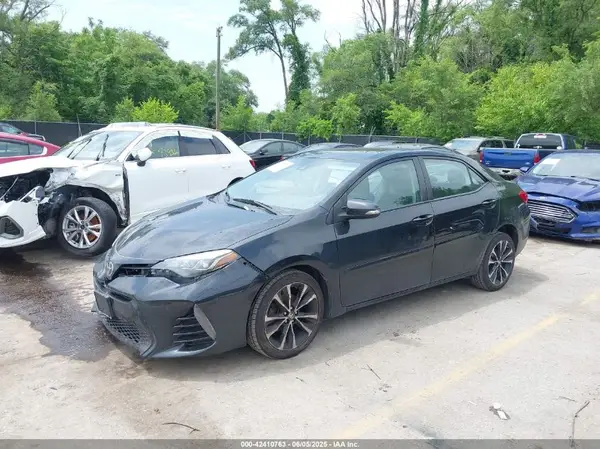 5YFBURHE3JP817455 2018 TOYOTA COROLLA - Image 2