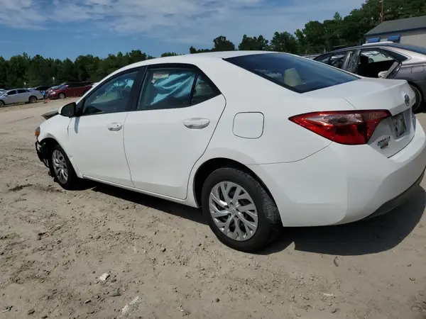 5YFBURHE3JP817472 2018 TOYOTA COROLLA - Image 2