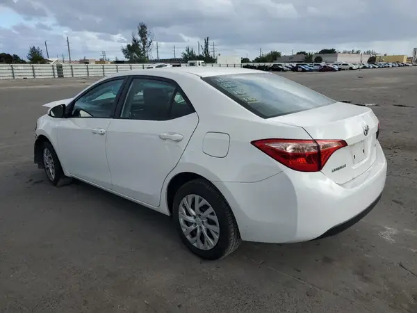 5YFBURHE3JP818220 2018 TOYOTA COROLLA - Image 2