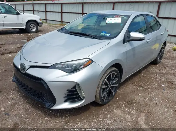 5YFBURHE3JP818329 2018 TOYOTA COROLLA - Image 2