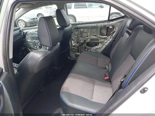 5YFBURHE3JP818329 2018 TOYOTA COROLLA - Image 8