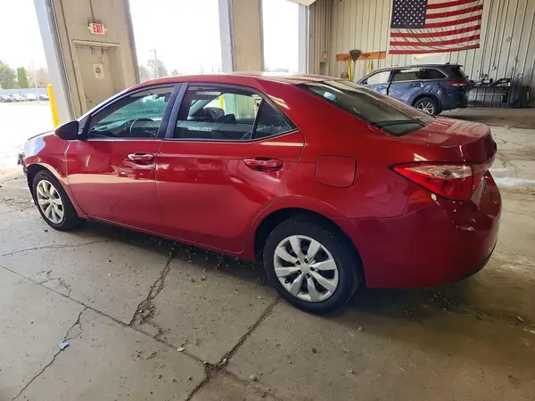 5YFBURHE3JP818346 2018 TOYOTA COROLLA - Image 2