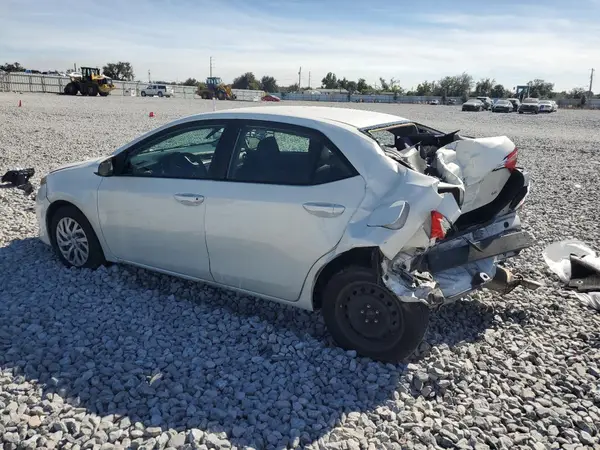 5YFBURHE3JP820436 2018 TOYOTA COROLLA - Image 2