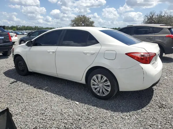 5YFBURHE3JP820615 2018 TOYOTA COROLLA - Image 2