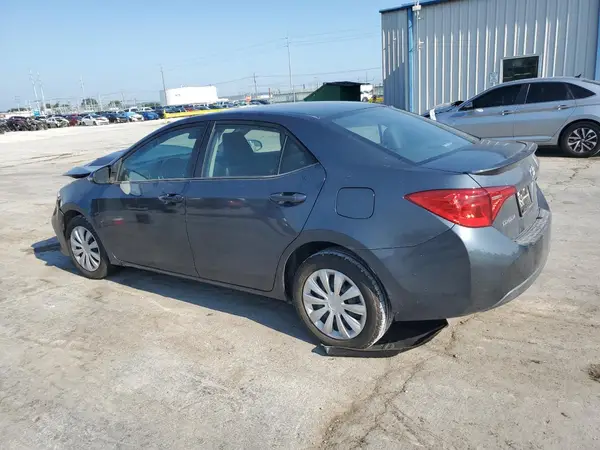 5YFBURHE3JP820842 2018 TOYOTA COROLLA - Image 2