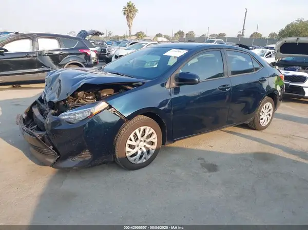 5YFBURHE3JP821120 2018 TOYOTA COROLLA - Image 2