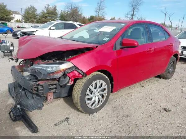 5YFBURHE3JP821425 2018 TOYOTA COROLLA - Image 2