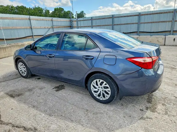 5YFBURHE3JP822431 2018 TOYOTA COROLLA - Image 2