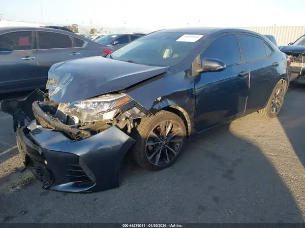 5YFBURHE3JP823479 2018 TOYOTA COROLLA - Image 2