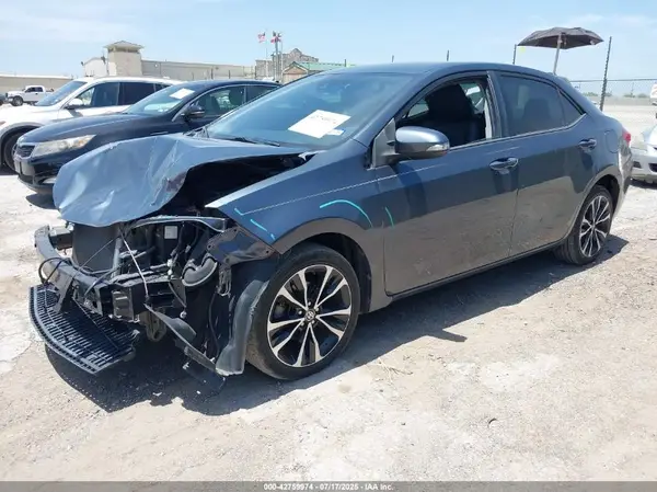 5YFBURHE3JP824860 2018 TOYOTA COROLLA - Image 2