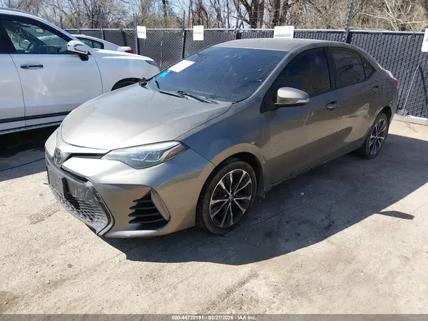 5YFBURHE3JP825796 2018 TOYOTA COROLLA - Image 2