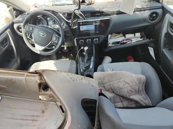 5YFBURHE3JP826656 2018 TOYOTA COROLLA - Image 8