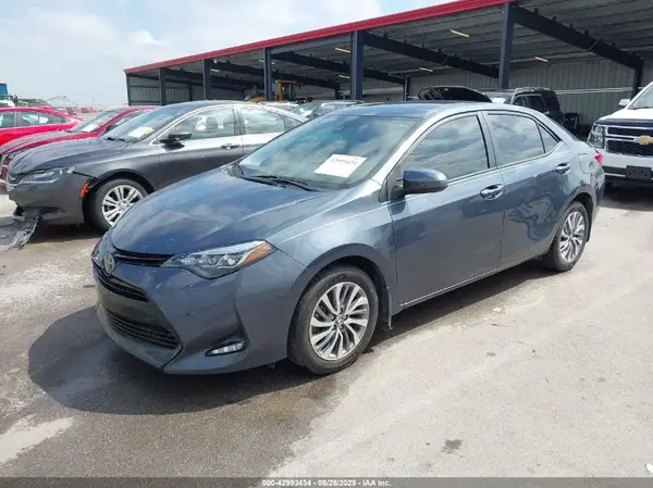 5YFBURHE3JP826754 2018 TOYOTA COROLLA - Image 2