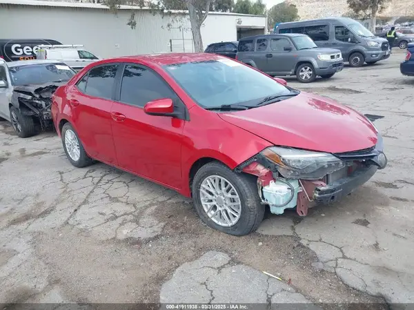 5YFBURHE3JP827435 2018 TOYOTA COROLLA - Image 1