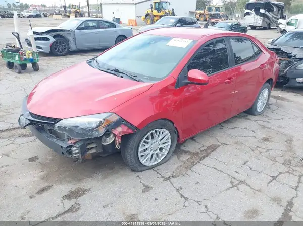 5YFBURHE3JP827435 2018 TOYOTA COROLLA - Image 2