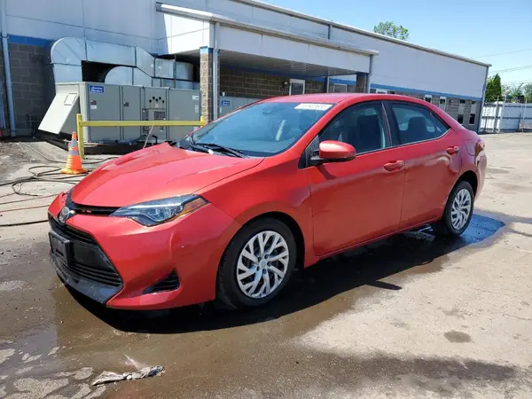 5YFBURHE3JP828147 2018 TOYOTA COROLLA - Image 1