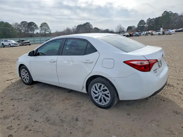 5YFBURHE3JP828259 2018 TOYOTA COROLLA - Image 2