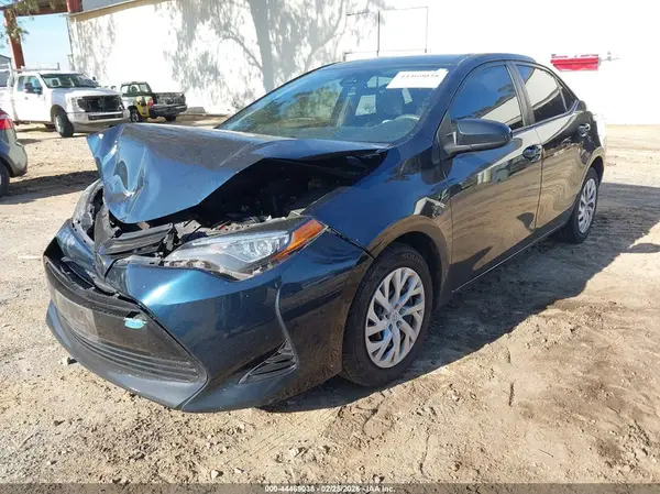 5YFBURHE3JP831470 2018 TOYOTA COROLLA - Image 2