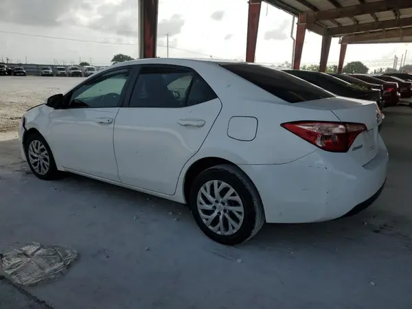 5YFBURHE3JP832022 2018 TOYOTA COROLLA - Image 2