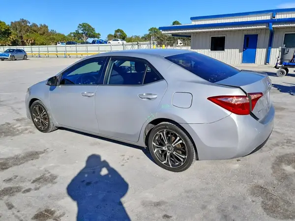 5YFBURHE3JP832912 2018 TOYOTA COROLLA - Image 2