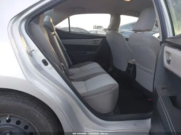 5YFBURHE3JP834014 2018 TOYOTA COROLLA - Image 8