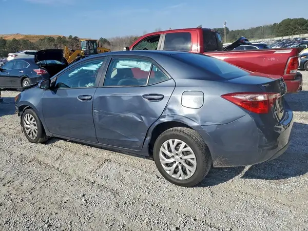 5YFBURHE3JP834322 2018 TOYOTA COROLLA - Image 2