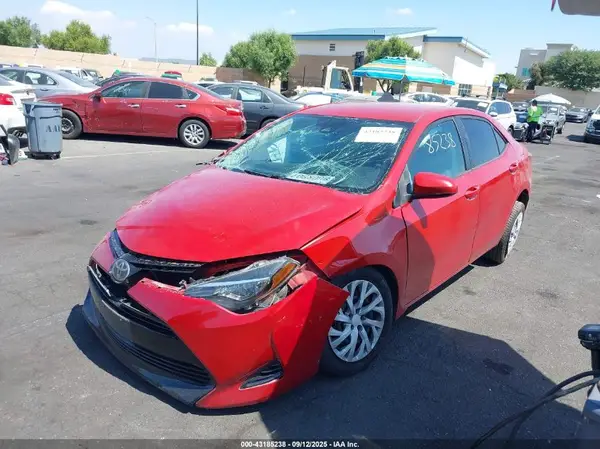 5YFBURHE3JP834465 2018 TOYOTA COROLLA - Image 2