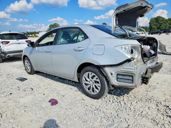 5YFBURHE3JP834787 2018 TOYOTA COROLLA - Image 2