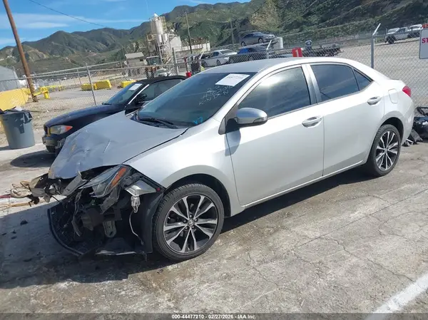 5YFBURHE3JP836877 2018 TOYOTA COROLLA - Image 2