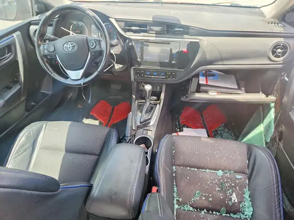 5YFBURHE3JP837575 2018 TOYOTA COROLLA - Image 8