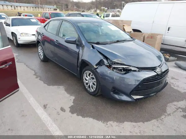 5YFBURHE3JP838161 2018 TOYOTA COROLLA - Image 1