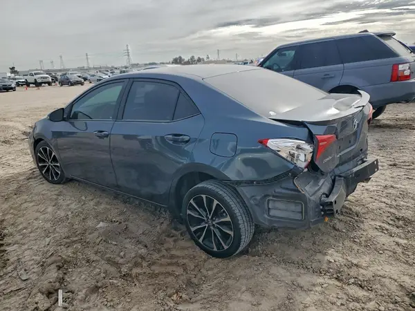 5YFBURHE3JP838256 2018 TOYOTA COROLLA - Image 2
