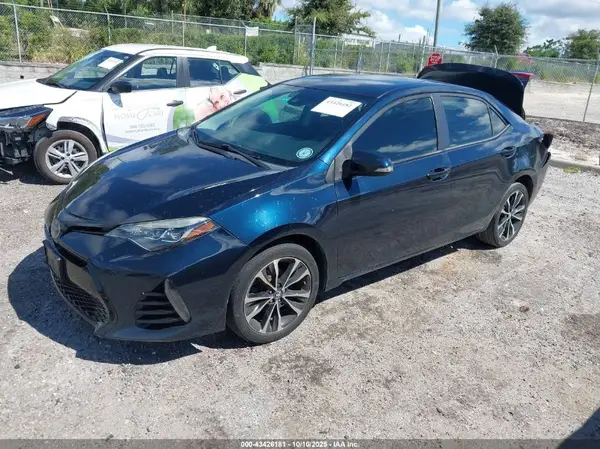 5YFBURHE3JP838905 2018 TOYOTA COROLLA - Image 2