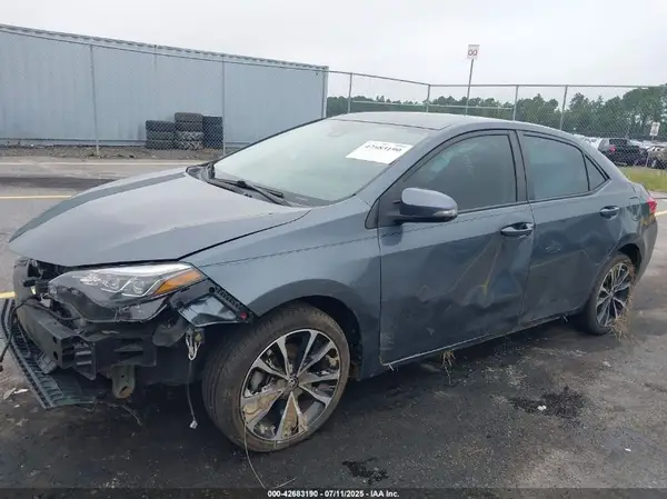 5YFBURHE3JP840380 2018 TOYOTA COROLLA - Image 2