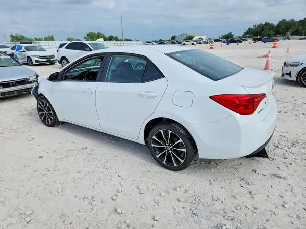5YFBURHE3JP842419 2018 TOYOTA COROLLA - Image 2