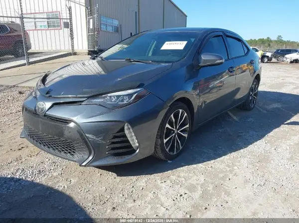5YFBURHE3JP843795 2018 TOYOTA COROLLA - Image 2