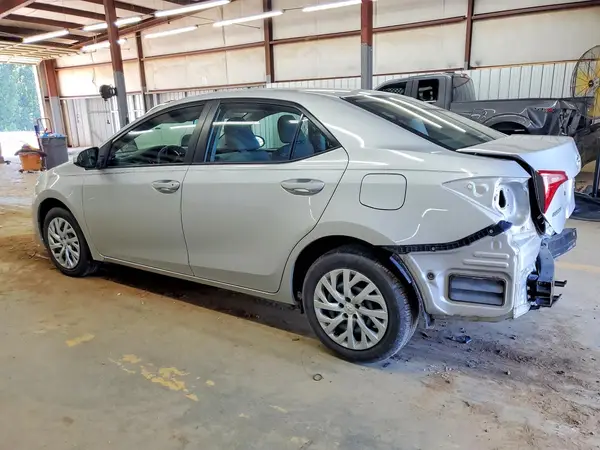 5YFBURHE3JP844185 2018 TOYOTA COROLLA - Image 2