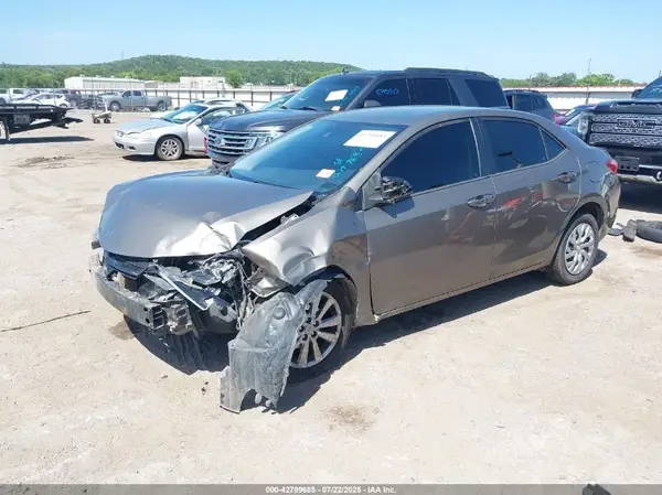 5YFBURHE3JP844459 2018 TOYOTA COROLLA - Image 2