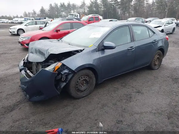5YFBURHE3JP844610 2018 TOYOTA COROLLA - Image 2