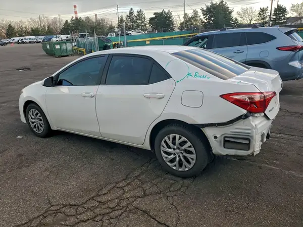 5YFBURHE3JP844705 2018 TOYOTA COROLLA - Image 2