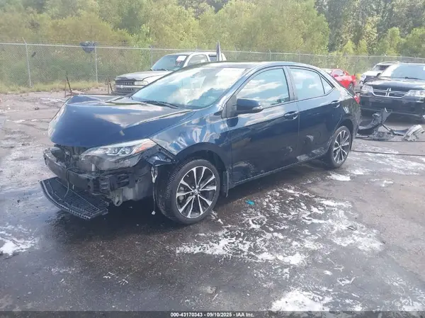 5YFBURHE3JP847801 2018 TOYOTA COROLLA - Image 2