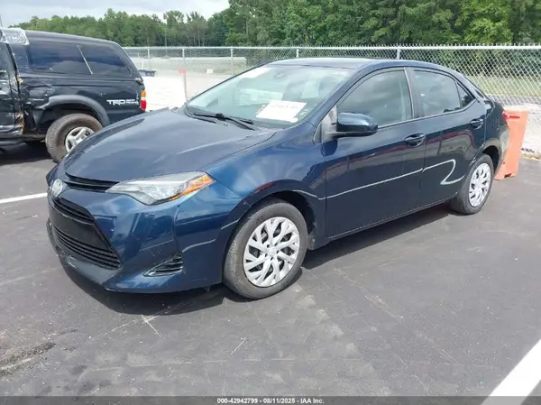 5YFBURHE3JP848298 2018 TOYOTA COROLLA - Image 2