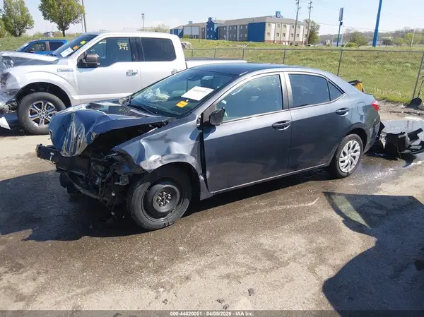 5YFBURHE3JP849306 2018 TOYOTA COROLLA - Image 2